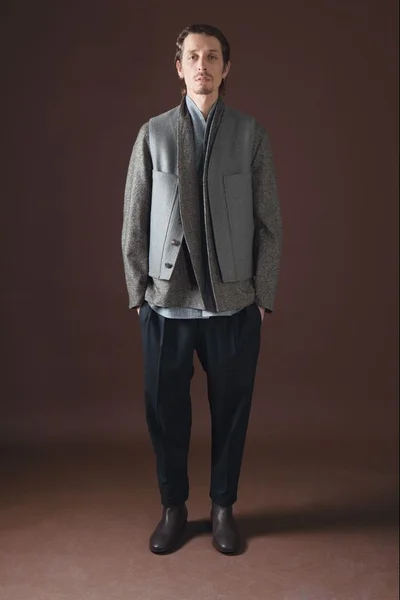 Look 16